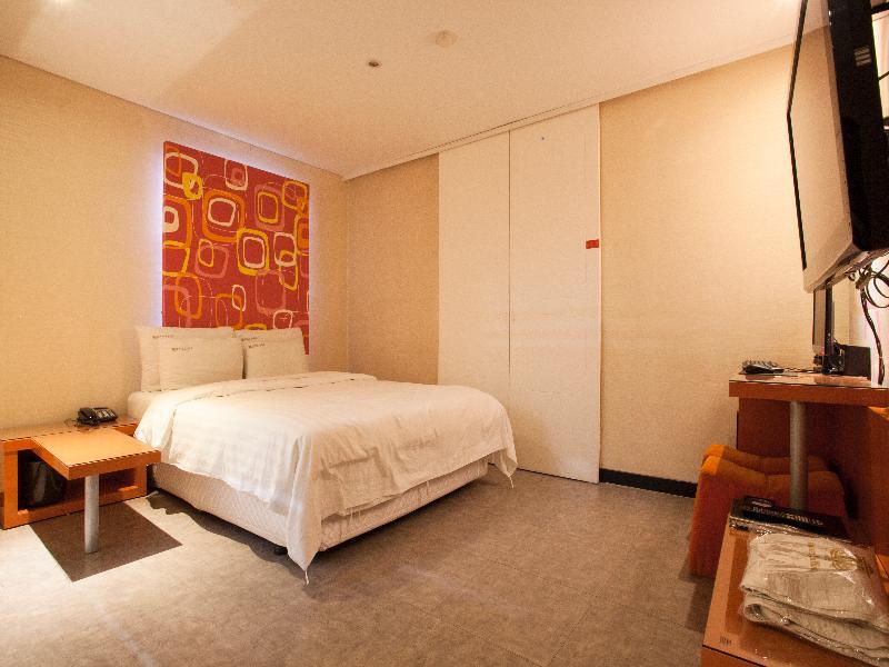 Hotel La Nuit 3*